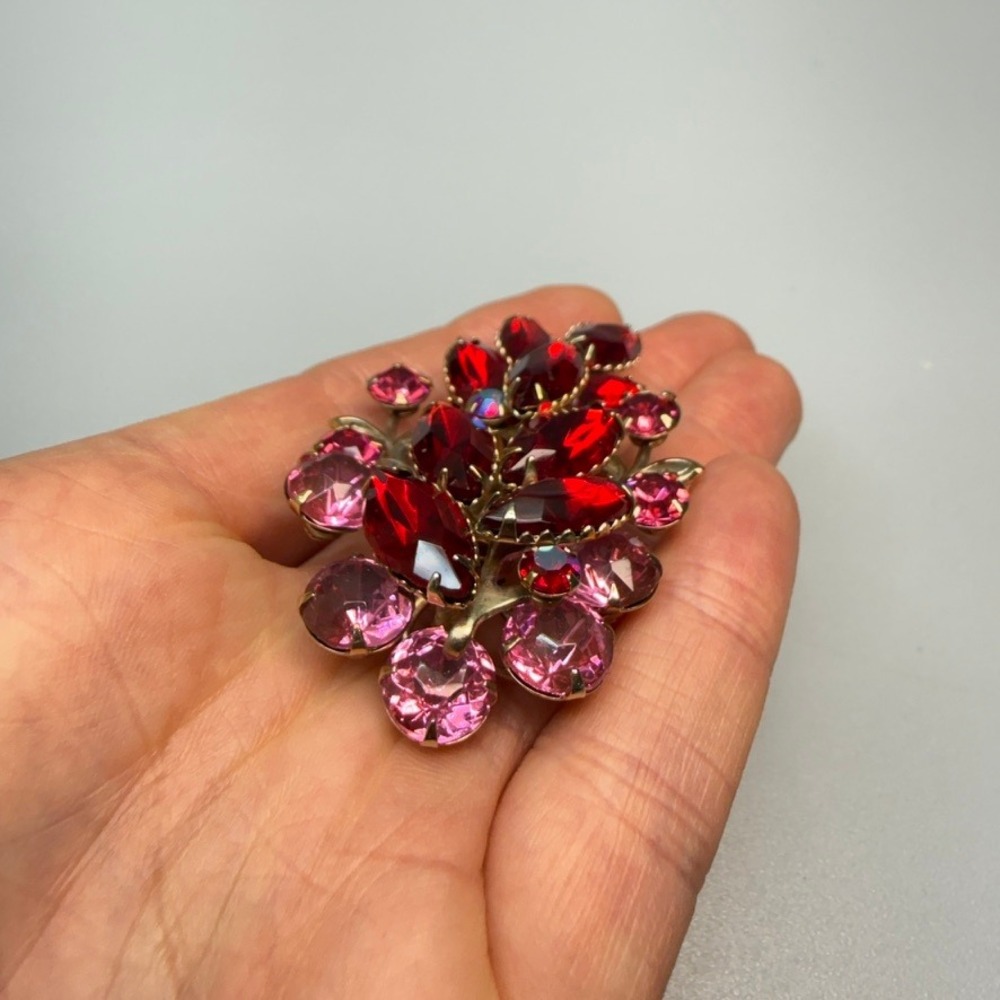 Vintage Red Pink Rhinestone Floral Brooch Gold Tone MCM Riveted Large Statement - Picture 7 of 8